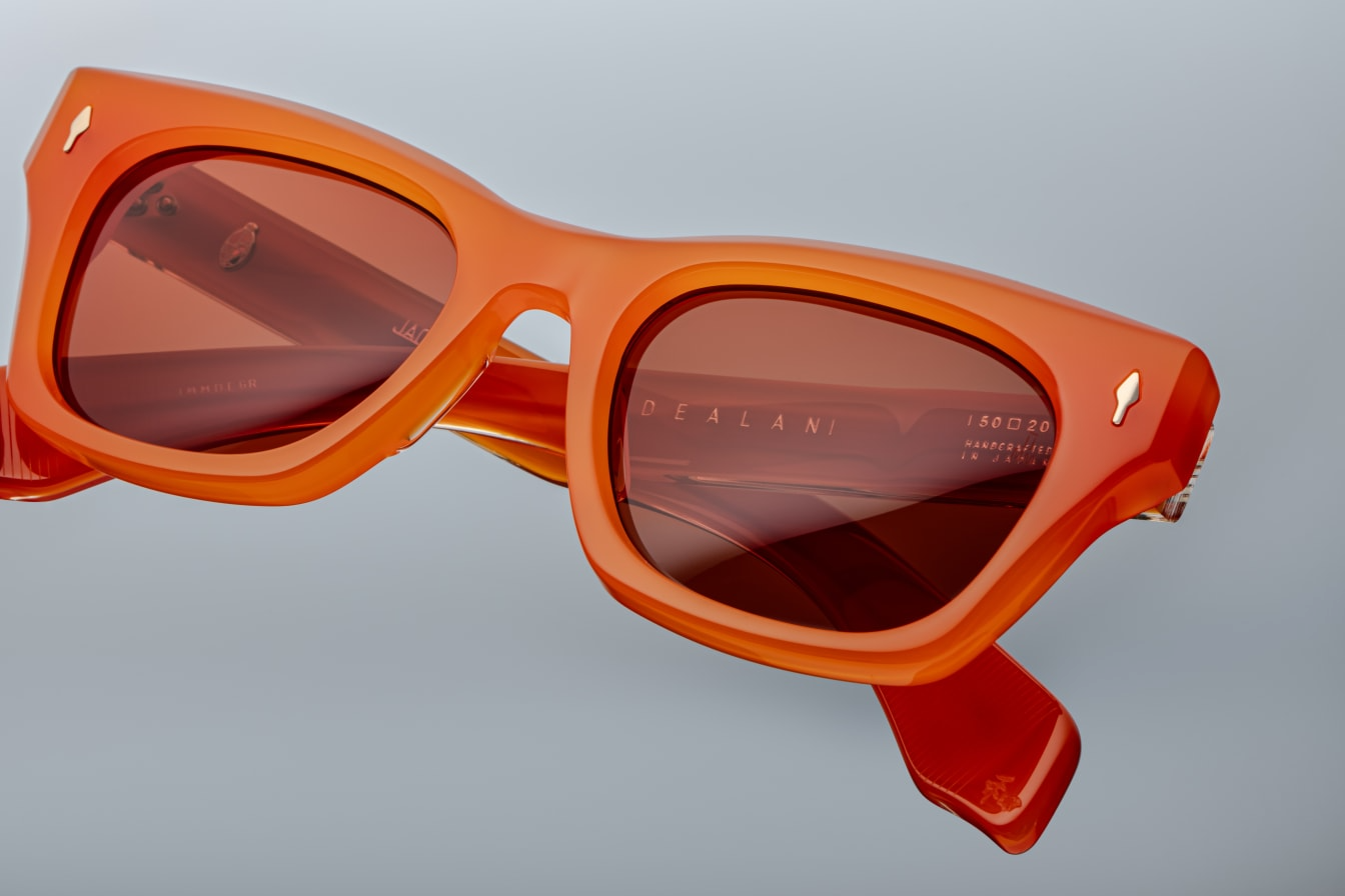 Subtle cate eye glasses