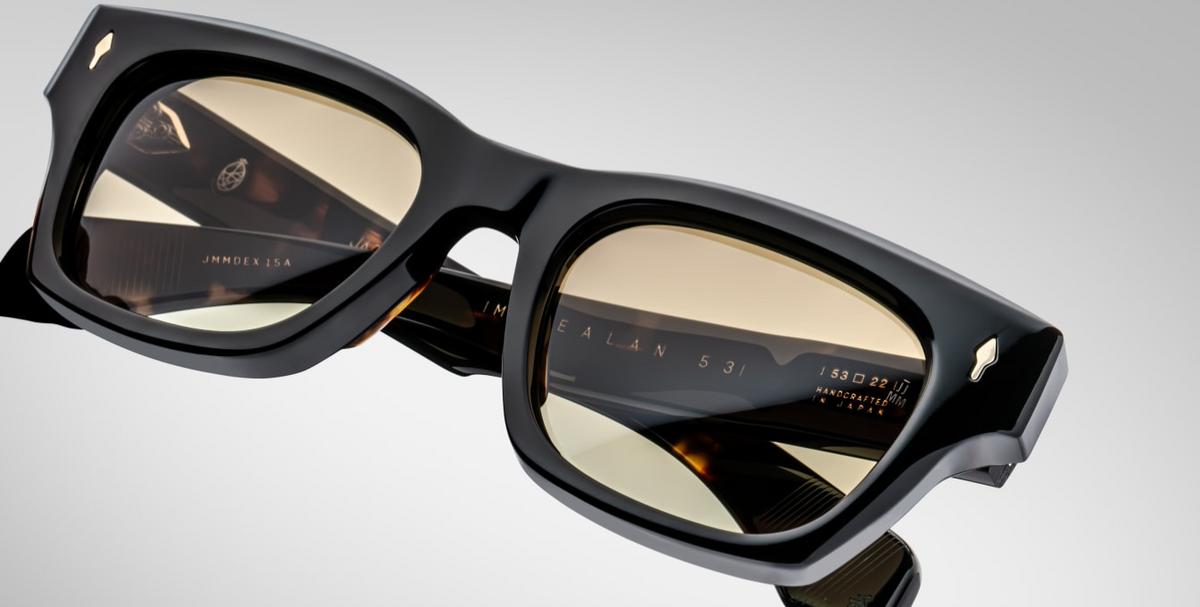 Close-up of the lenses of Jacques Marie Mage Dealan 53 Noir 15 sunglasses, showing the dark, high-quality lenses within the sleek black acetate frame. The clean lines of the frame around the lenses emphasize the sunglasses’ minimalist yet luxurious aesthetic. The lenses provide both style and functionality, offering a sharp, contemporary look