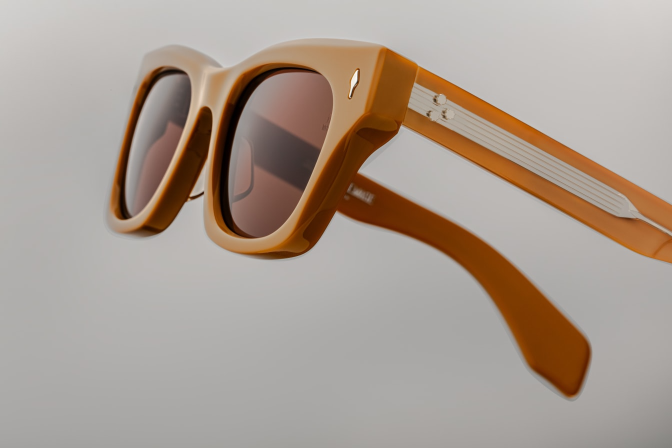 Jacques Marie Mage Dealan in Suntan is a limited-edition sunglass model that pays homage to the iconic eyewear worn by Bob Dylan during the 1960s.. Silver signature arrowhead front pin and exposed wirecore with tension-secured custom 7-barrel hinges