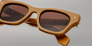Jacques Marie Mage Dealan in Suntan is a limited-edition sunglass model that pays homage to the iconic eyewear worn by Bob Dylan during the 1960s..