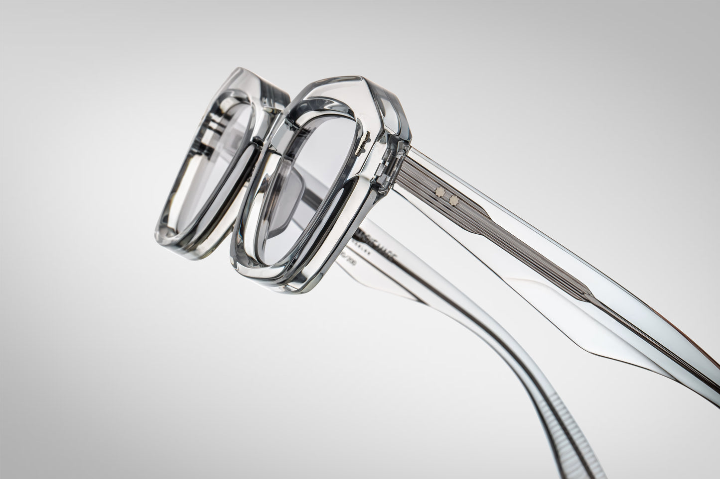 Close-up side detail of Jacques Marie Mage Eichler Sulfur showing engraved wire core, ball hinge construction and slim temple design
Macro side view of JMM Eichler Sulfur highlighting premium hardware and sculptural acetate layering