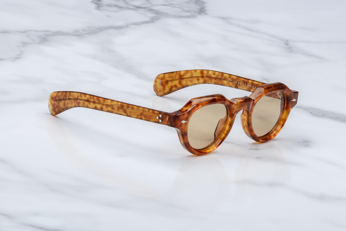 Side profile of Jacques Marie Mage Kellerman in Camel: shows the temple arm extending straight from the thick rounded front, camel acetate throughout, subtle inner metal wire‑core visible, temple tip slightly wide and squared