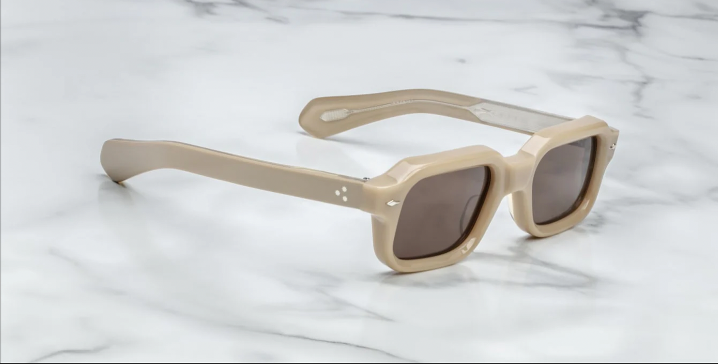 From the side, the sunglasses showcase their dynamic volume and tapering profile. The temples are double-laminated acetate, transitioning from a rich brown to a lighter hue, creating a two-tone effect. The exposed silver emperor wirecore adds a refined touch, while the custom tension-secured 7-barrel hinges ensure durability and smooth movement .