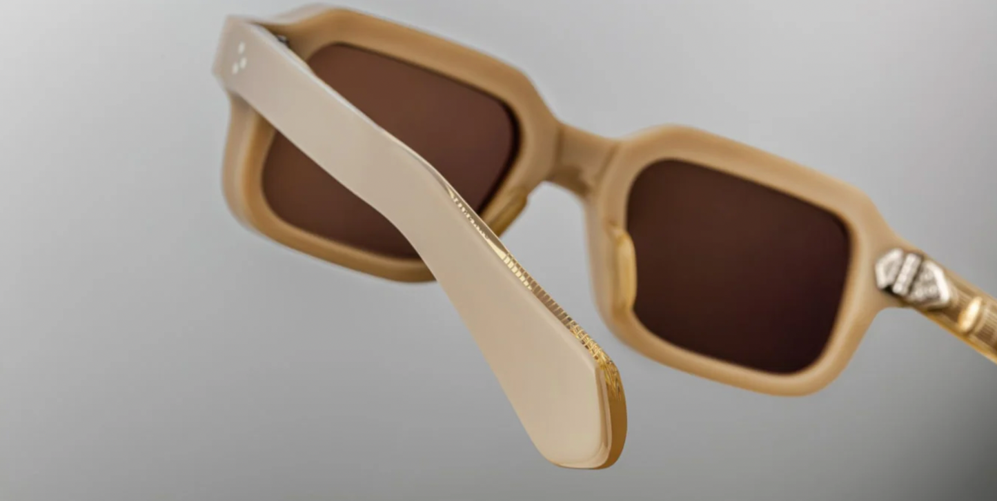 ooking at the back, the Sandro Chateau sunglasses reveal the meticulous craftsmanship. The inner surface of the frame is polished to a high sheen, reflecting the quality of the materials used. The temples' double-laminated construction is evident, with the inner layer visible near the hinges, emphasizing the layered design approach .