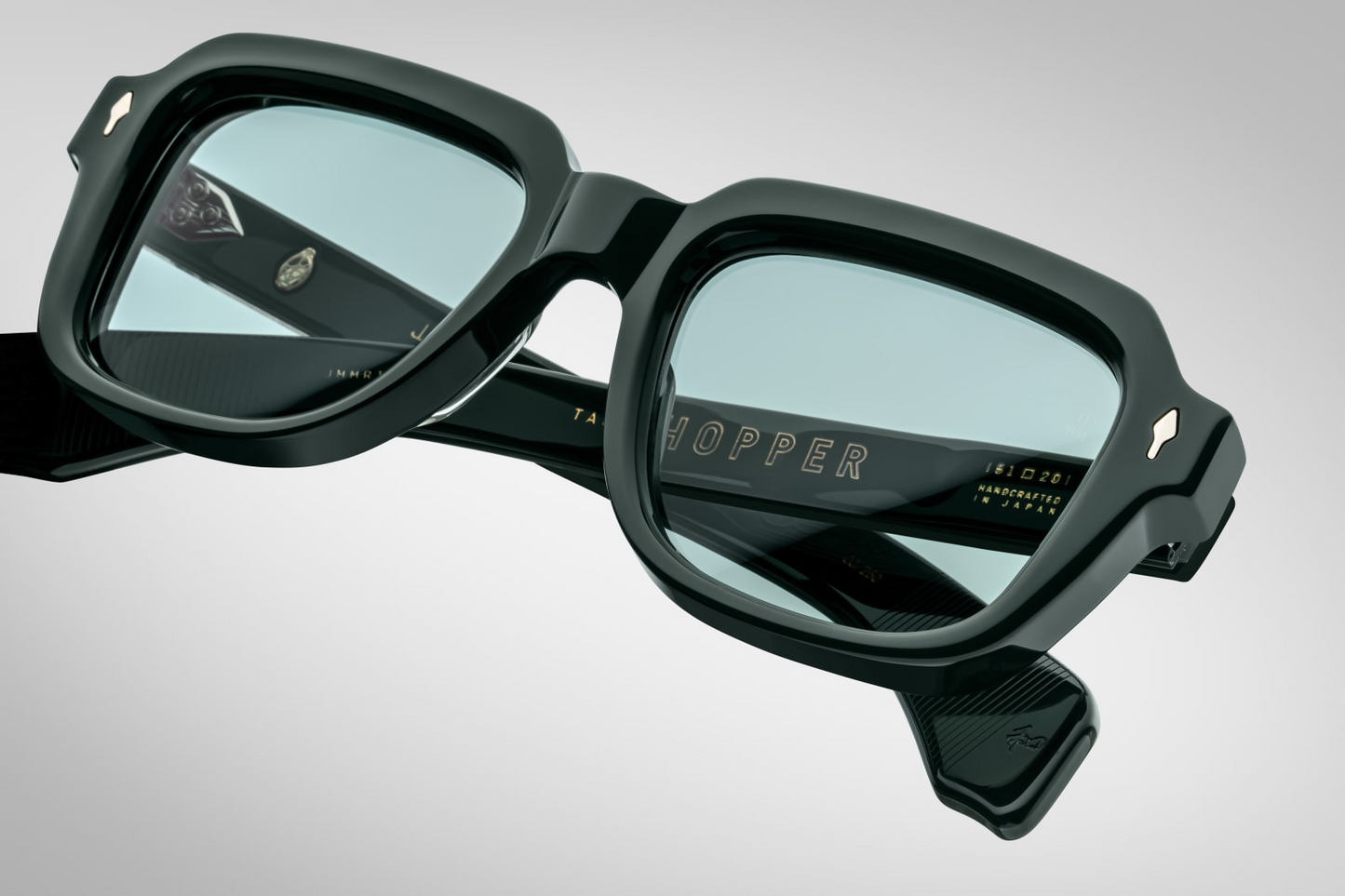 Close‑up of lens of TAOS Mink: gradient mink CR39 lens with anti‑reflective coating, edge framed sharply by mink acetate, full UV400 protection, clarity & sheen highlighted