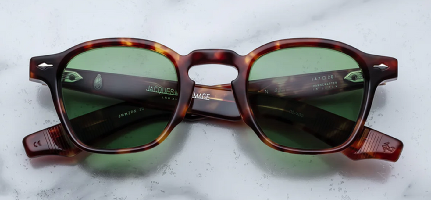 Front view of JMM Zephirin Baltic sunglasses: rectangular Japanese acetate frame in Baltic tortoise finish, bold brow line, dark green UV400‑protected CR39 lenses, JMM signature arrowhead pin