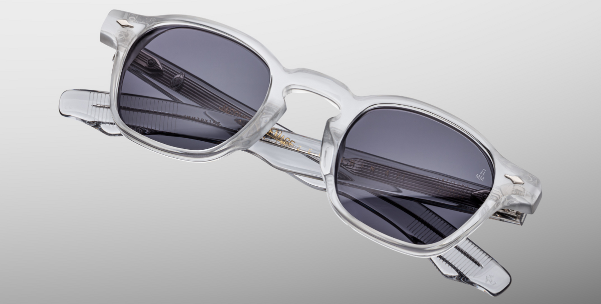 Lens close‑up of Zephirin Sulfur: grey gradient CR39 lenses with backside anti‑reflective treatment, sharp edge fit into transparent frame, clear optics & full UV protection