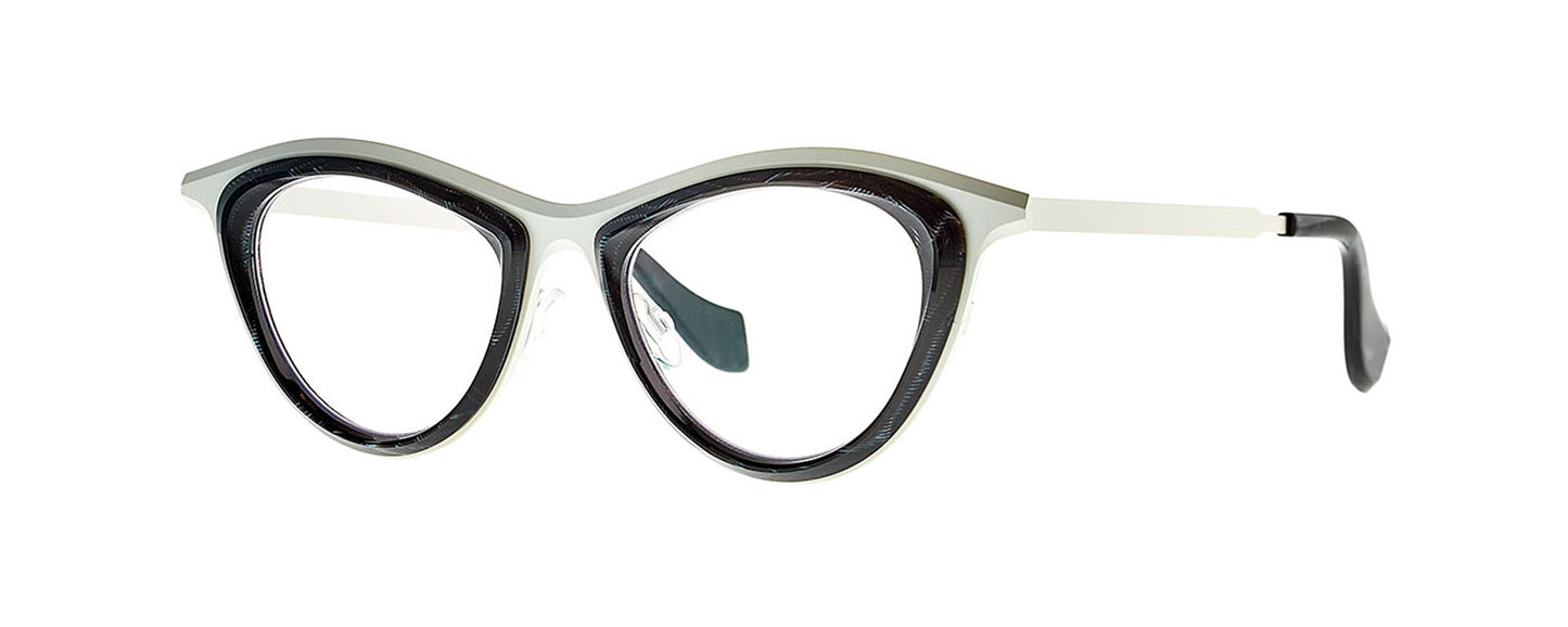 Pave | White & Black