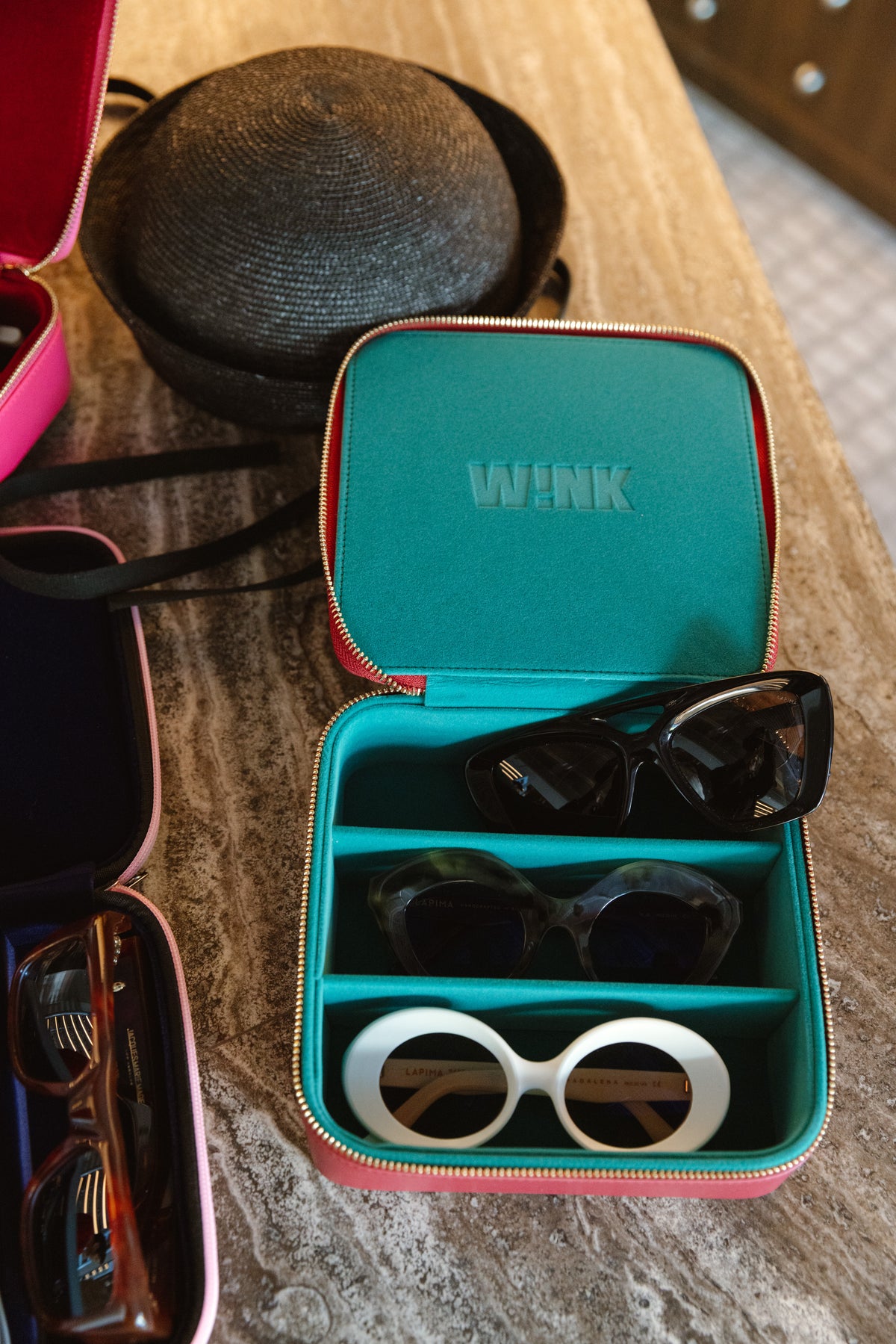 Wink Travel Case | 4 slot | Burgundy : Navy