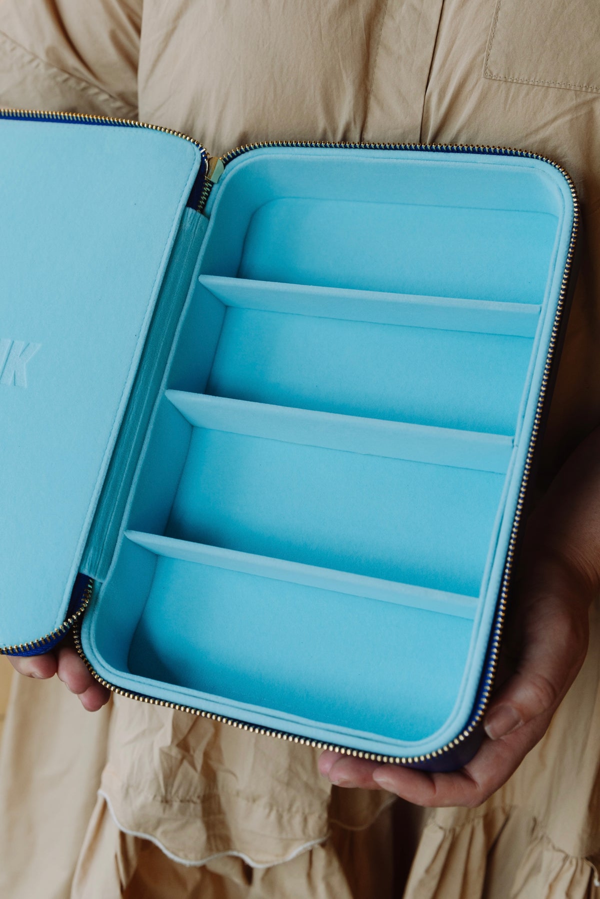 Wink Travel Case | 4 slot | Navy : Baby Blue