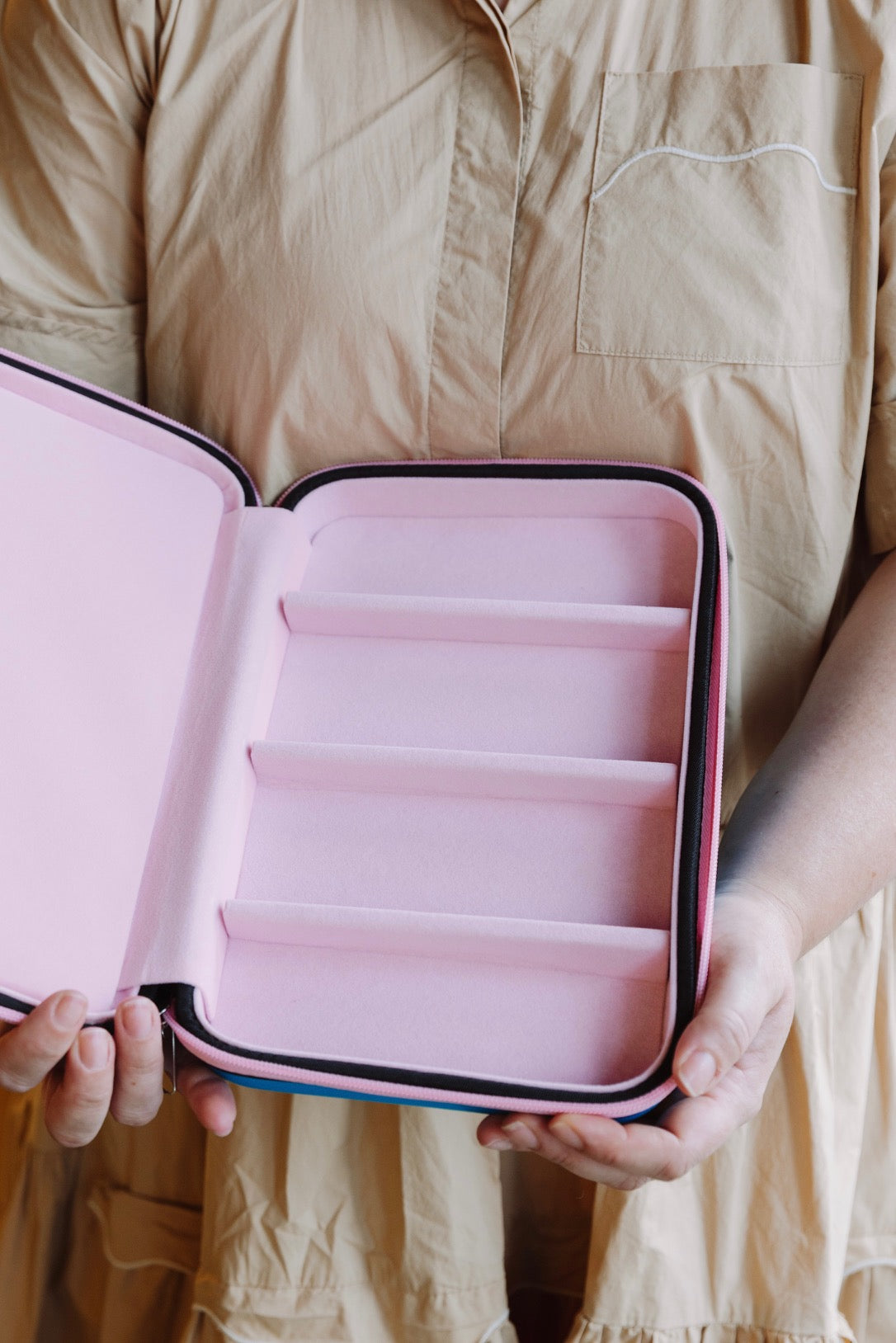 Wink Travel Case | 4 slot | Teal : Pink