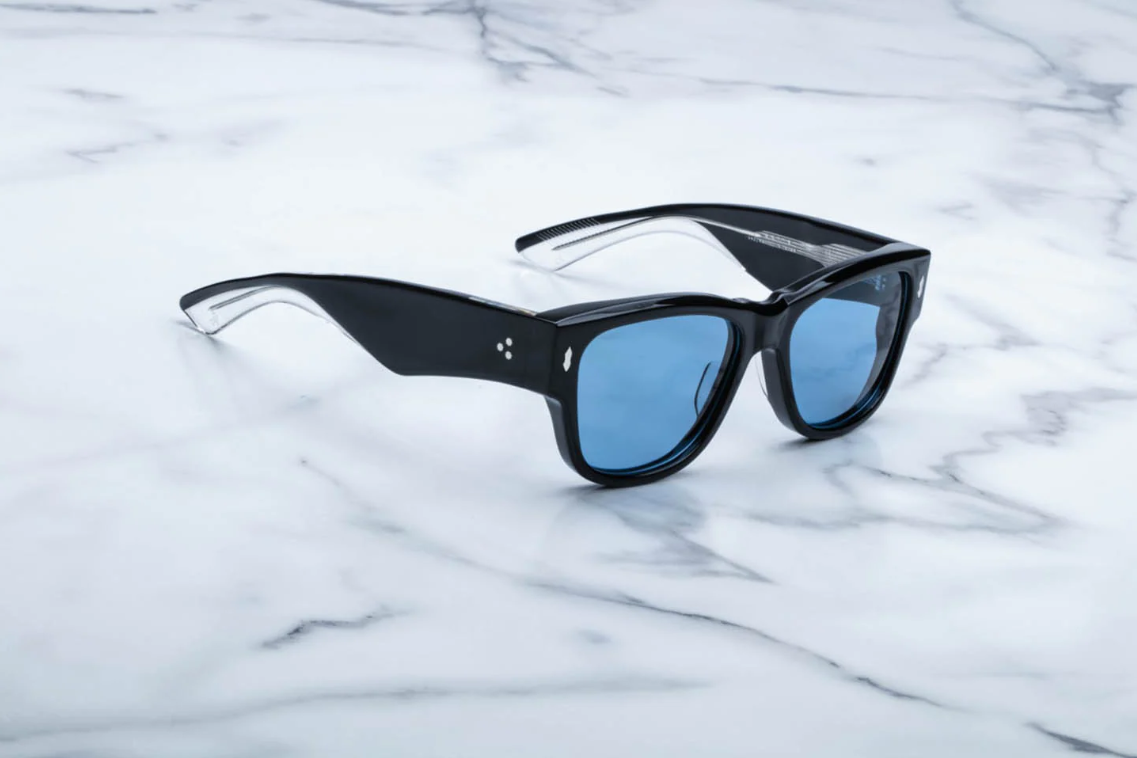 Sure, you like lots of things. But if you’re like Sylvia (played by Italian actress Anita Ekberg) in Federico Fellini’s La Dolce Vita (1960), even the subtle glamour of these voluminous spectacles will be outdone by the three things you like most: “love, love and love.”
Limited batch production of&nbsp;250 pieces. Handcrafted in Japan. Size 55/18