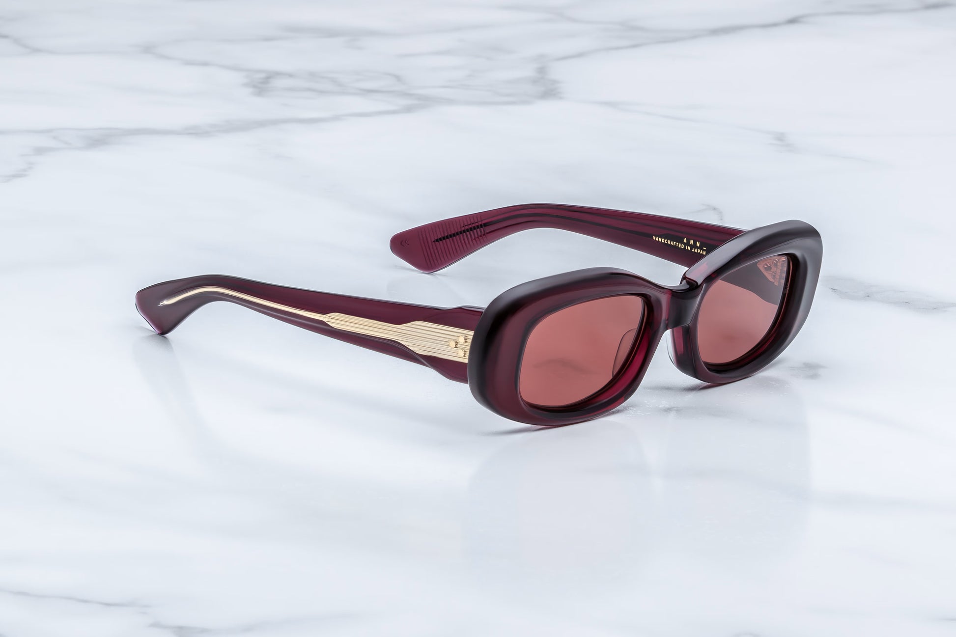 Jacques Marie Mage Ann Amarena side view showing thick red acetate temples, exposed wirecore and custom 7-barrel hinge detail
Side profile of JMM Ann Amarena sunglasses highlighting sculpted 90s-inspired frame and premium acetate construction