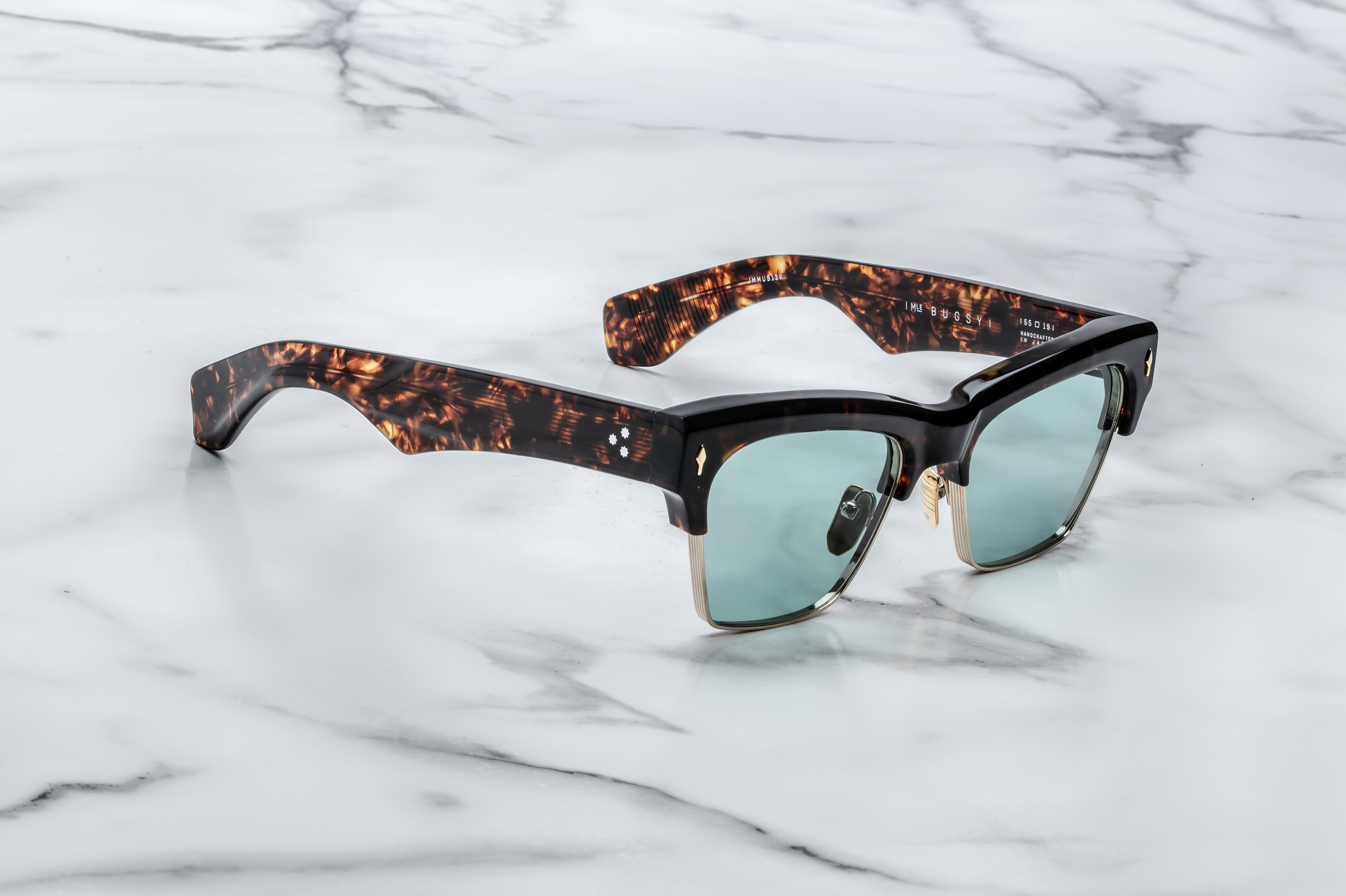 Side profile of Bugsy in Beau showcasing custom double‑laminated Havana acetate temple with hidden cantilever wirecore, light‑gold tension‑secured 7‑barrel hairline hinge and engraved nose pad