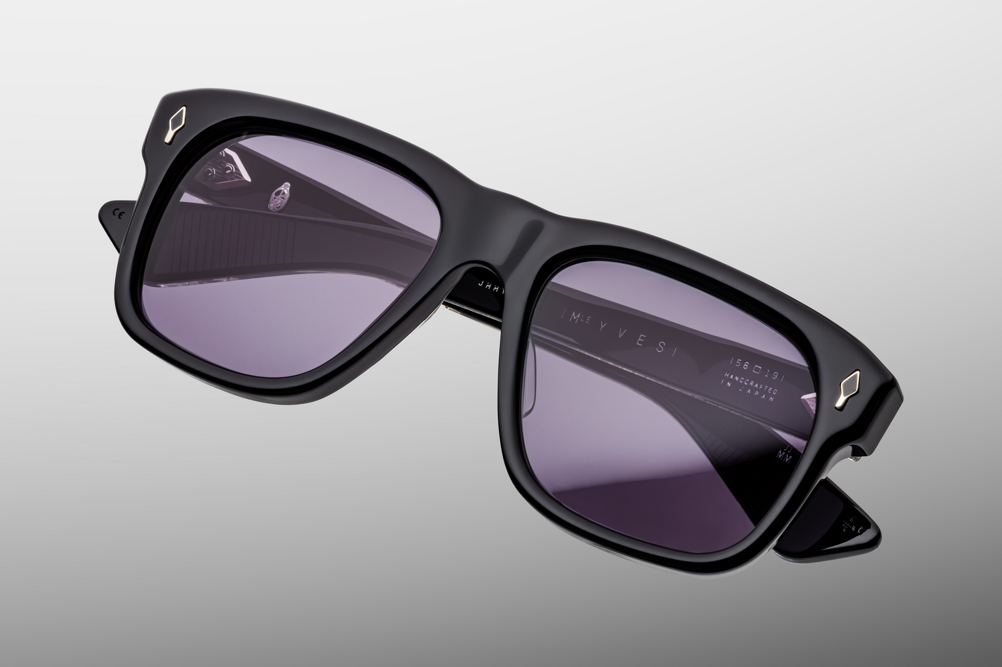 Top‑down view of Yves Fumée — broad 21 mm bridge, bevelled browline, and sleek polished black acetate.
