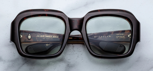 Front view of ‘Yesterday’ EVELYN sunglasses: oversized square frame in polished agar acetate, with wide clear‑beige exteriors, agar inner rim, light bottle green lenses.