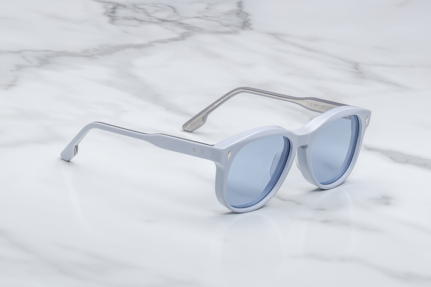 Right temple of the Kay Sky Suede — double-laminated blue acetate with exposed light-gold/Vauxhall wire-core and a slim, sculpted temple tip