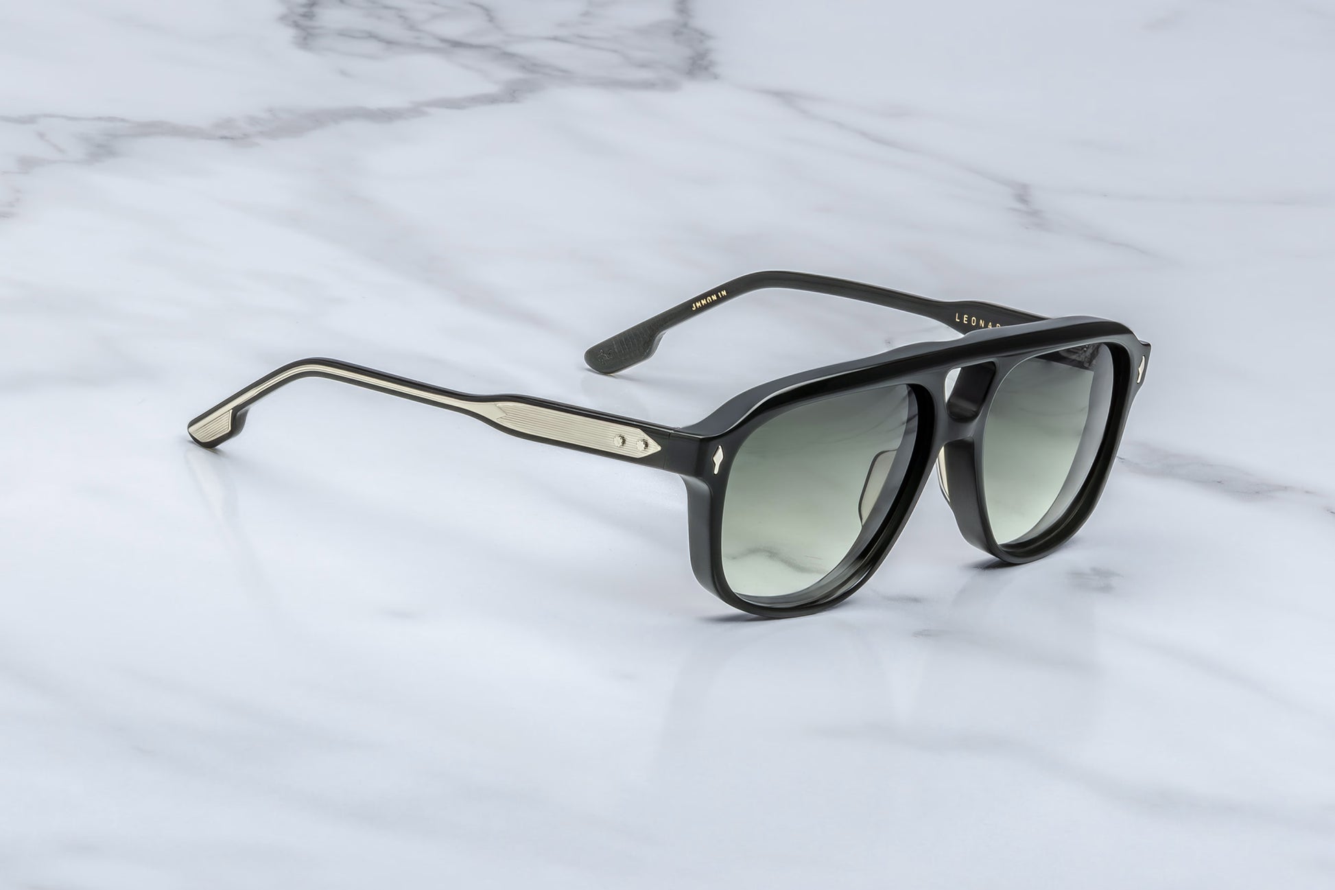 acques Marie Mage Leonard Viper sunglasses side profile showcasing handcrafted black acetate temples, exposed wirecore detailing and green gradient lenses

Temple Close-Up