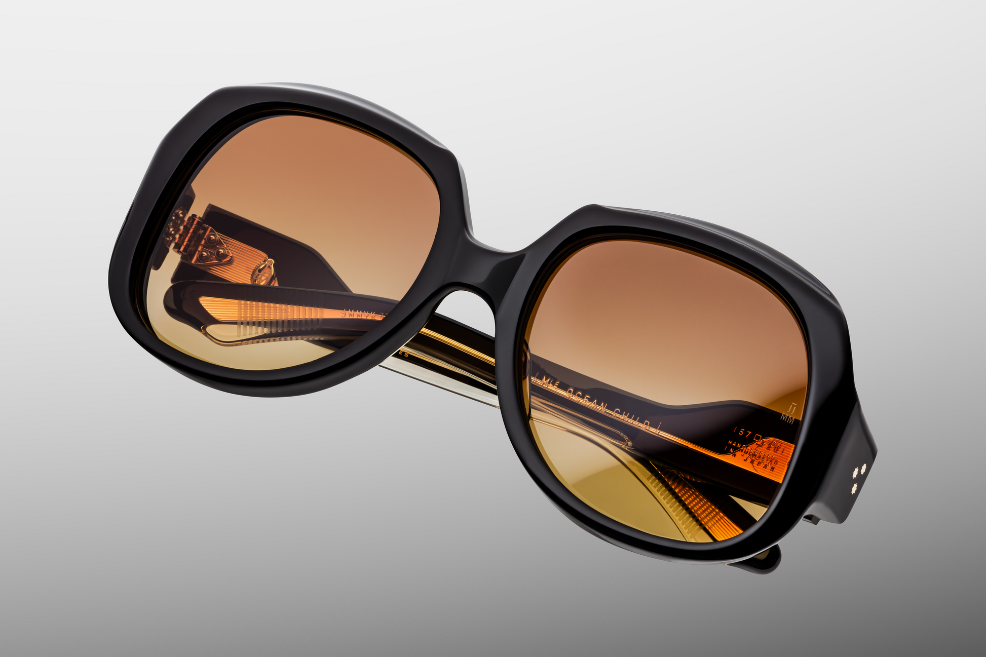 Top-down view of Ocean Child Beluga — wide 20 mm keyhole bridge, softly curved browline, and smooth bevelled edges in black‑midnight acetate