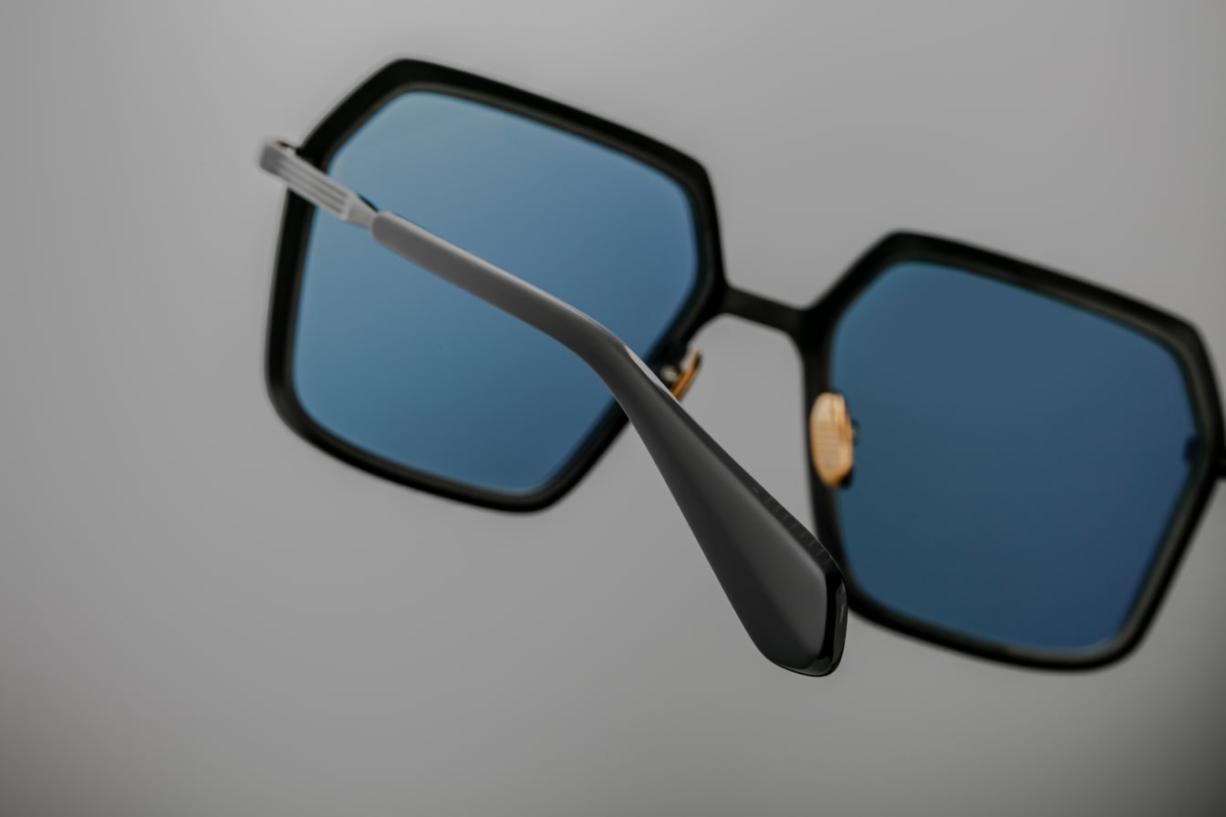 Rear view of Ugo Black — inside of the temple showing black titanium core and clean black acetate tip.