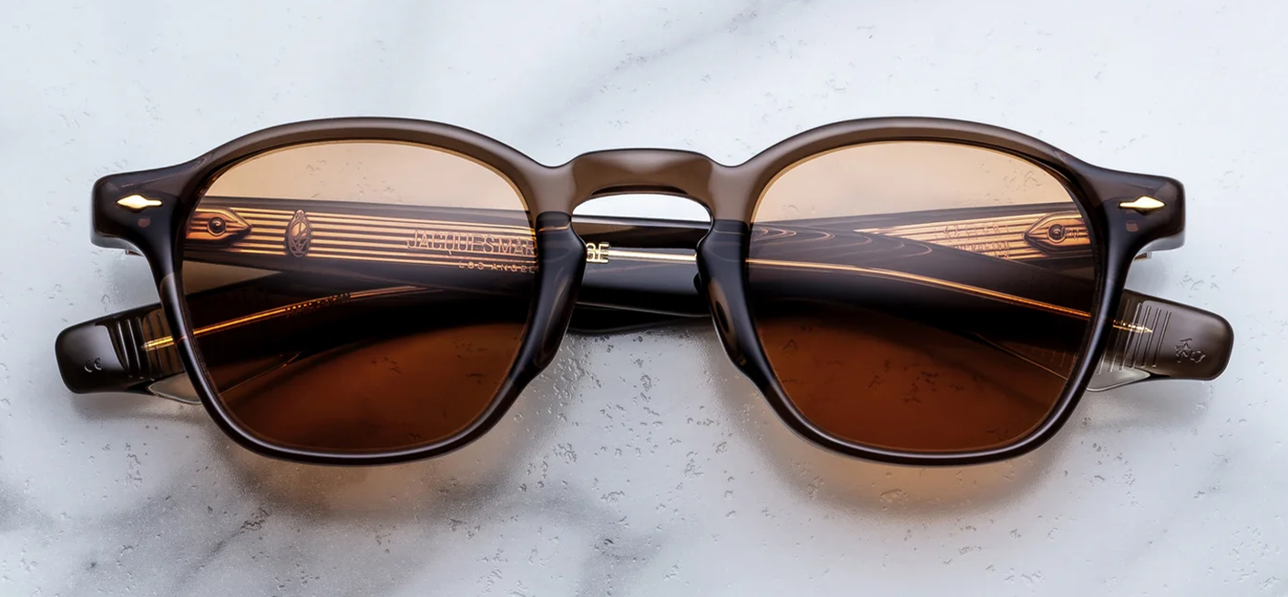Front studio shot of Jacques Marie Mage Zephirin sunglasses in London brown acetate, showcasing a square 1940s-style frame with a keyhole bridge, solid G15 green lenses, and 18k light gold arrowhead front pins.
