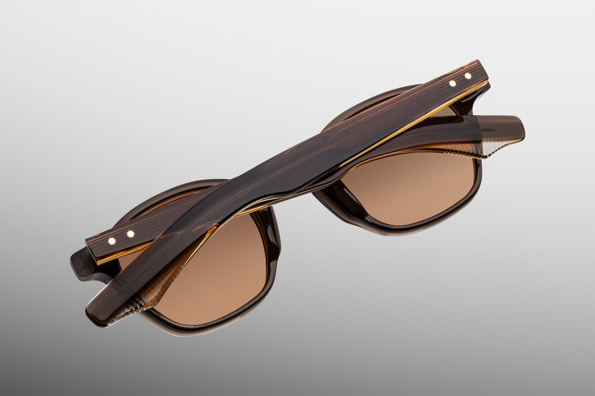Rear perspective of the JMM Zephirin London temples, detailing the curved inner translucent amber acetate ear bends and the clear visibility of the internal light gold wirecore running to the tips.