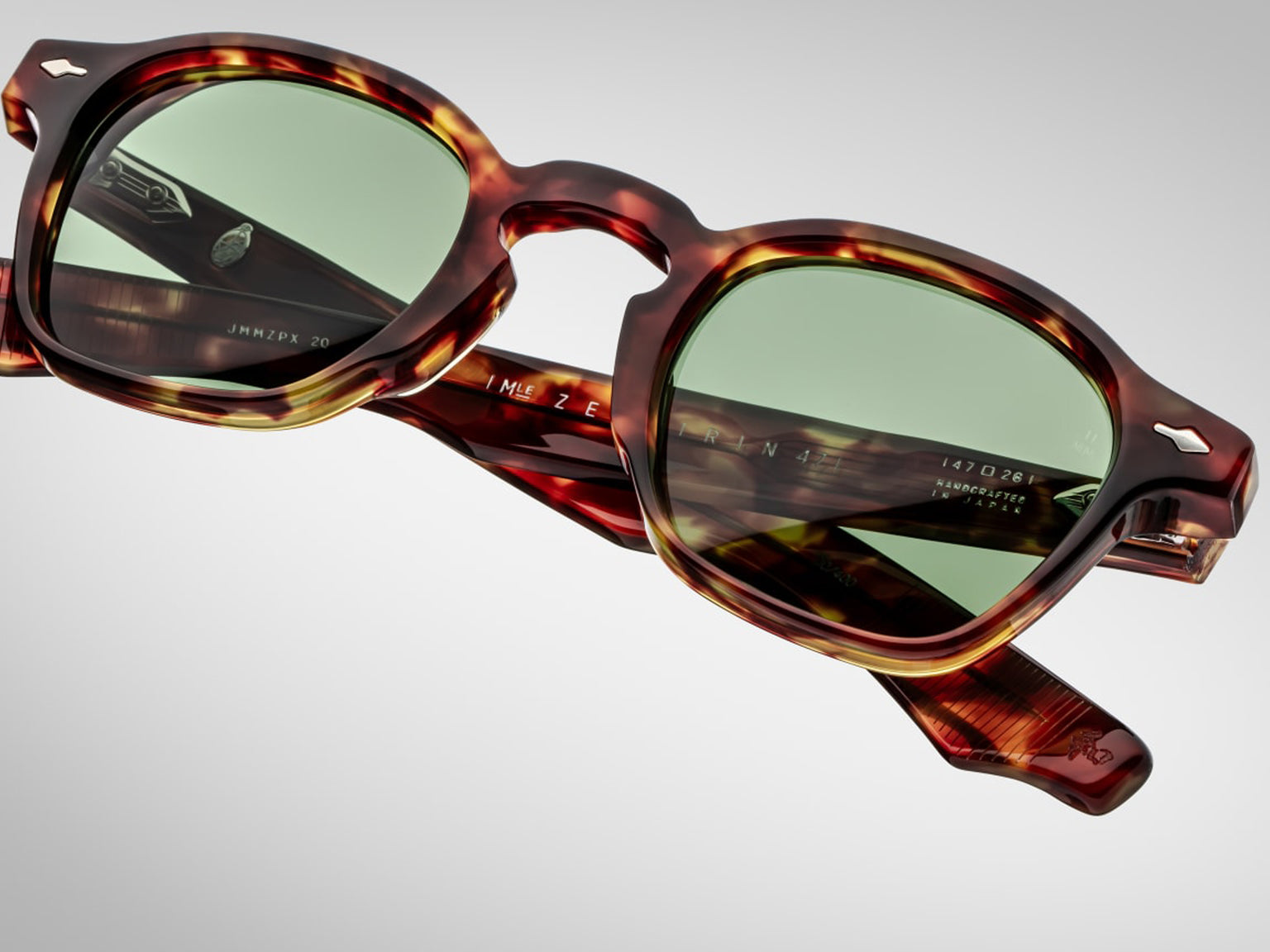 Lens detail of Zephirin Baltic: dark green CR39 lens with anti‑reflective coating, sharp edge fusion with frame, minimal glare, clarity emphasising UV‑400 protection