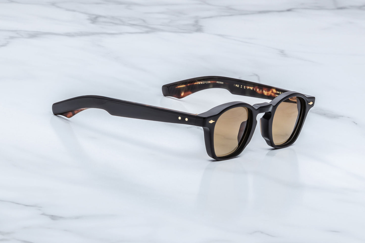 Jacques Marie Mage Zephirin Noir 15 sunglasses side profile showcasing sculpted black acetate temples, dark gold hardware and exposed gold wirecore detailing

Temple Close-Up