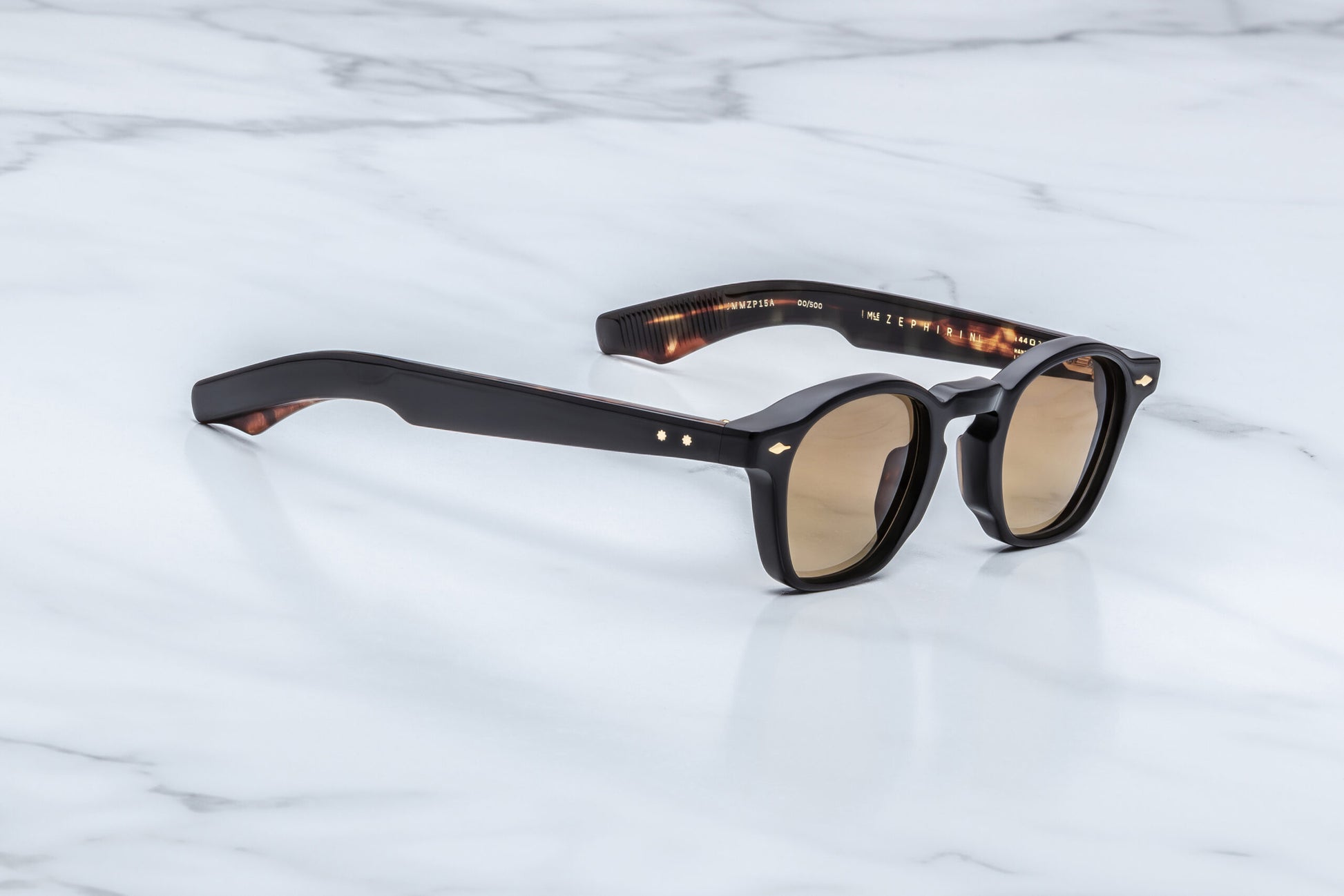 Jacques Marie Mage Zephirin Noir 15 sunglasses side profile showcasing sculpted black acetate temples, dark gold hardware and exposed gold wirecore detailing

Temple Close-Up