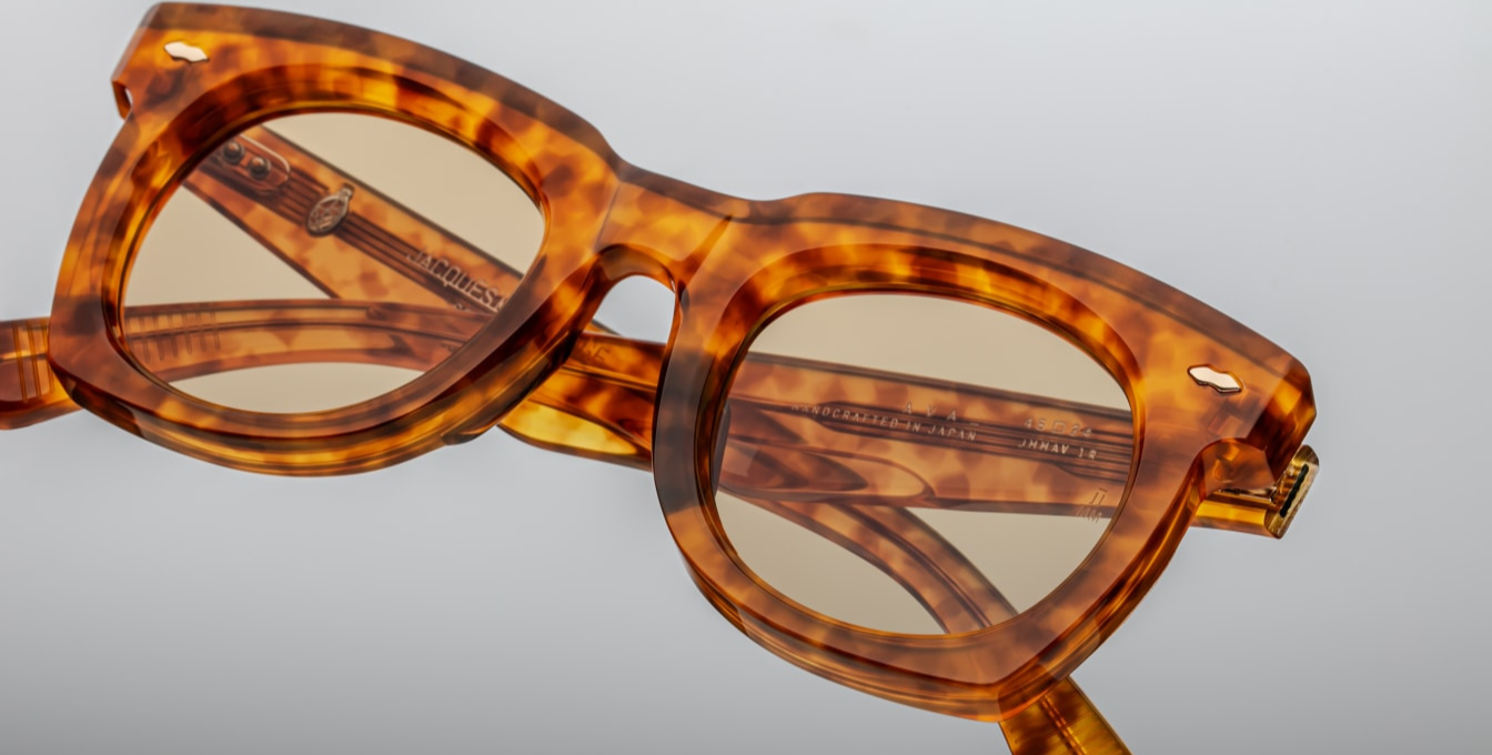 Sleek '50s inspired glasses with graceful lines, signature double-arrowhead front pins, and custom double-laminated temples with refined 'Lever' wire core. Limited edition of 250 pieces. Handcrafted in Japan. Size 45/24. 